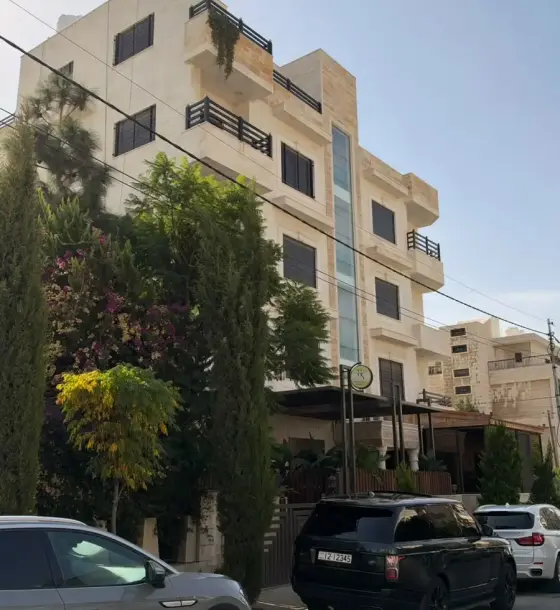 Jabal Al Hussain villa-area duplex, 280 m², third floor plus roof