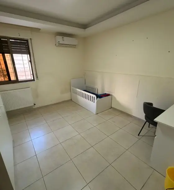 Separate entrance and garden: 142 m² lower-floor flat in Rajm Omeish for sale