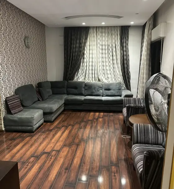 Parquet floors and central gas in a furnished 150 m² Gardens apartment