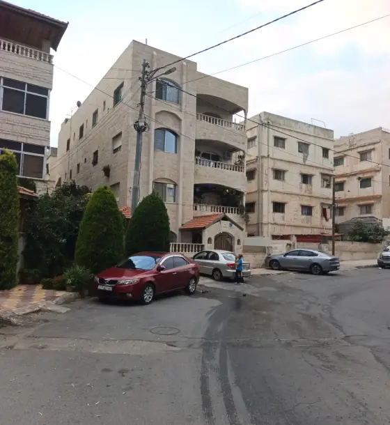 Dahyet Al Ameer Hasan street-level ground floor, split into two units, 100 m² yard