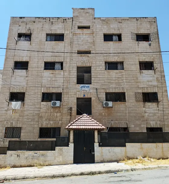 80 m² flat in Dahyet Al Ameer Hasan at a fair price, suits renovation