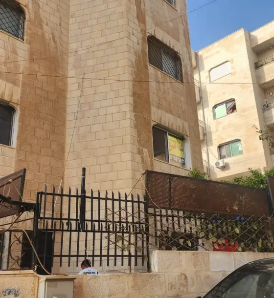 شقة مجددة طابق أول غرفتين نوم للبيع في ماركا الشمالية