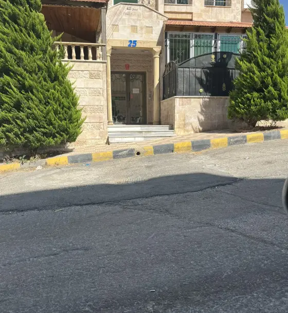 Deluxe ground-floor apartment in excellent condition for sale in Dahiet Al-Istiqlal
