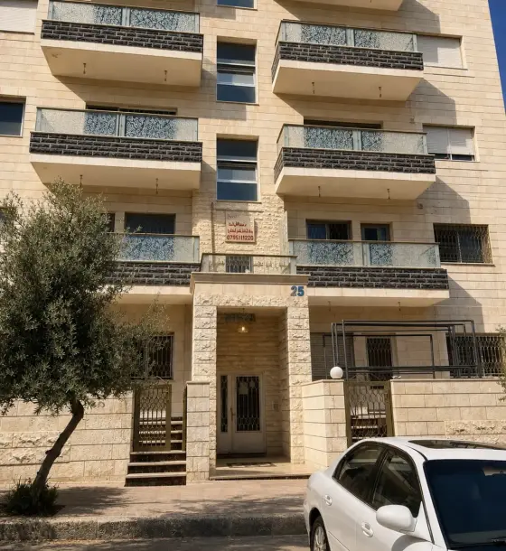 مطبخ هاي جلوس في شقة طابق أول 126 م² بالهاشمي الشمالي