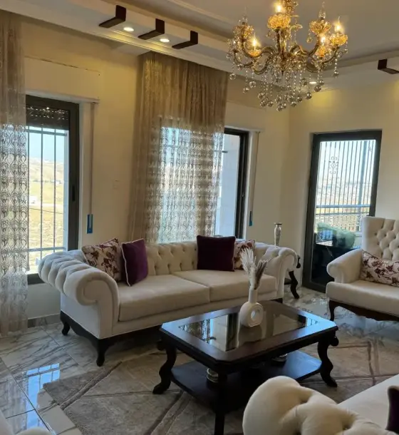 Permanent view and private storeroom with this 150 m² flat in Abu Al-Sous