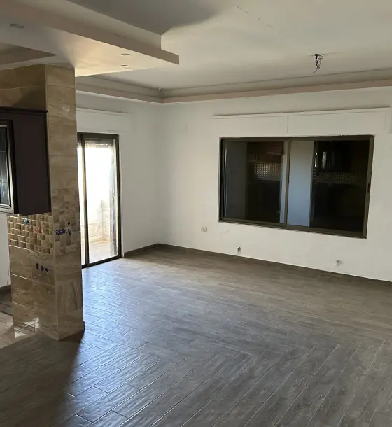 Open 40 m² roof with a third-floor 135 m² flat in Umm Al Summaq Al Janoubi, Naour
