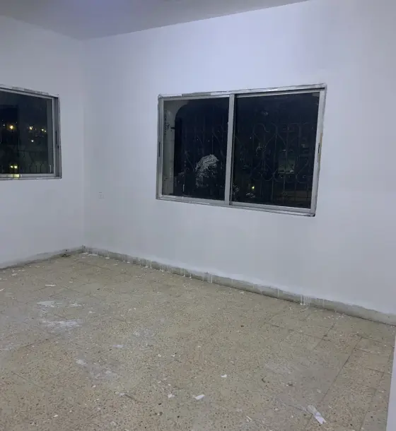 Jabal Al Naser second-floor flat, 100 m², unfurnished, for rent