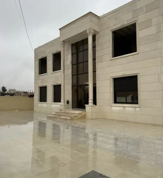 Al Salam Street, Naour: new villa on 900 m² with three extra flats, for sale