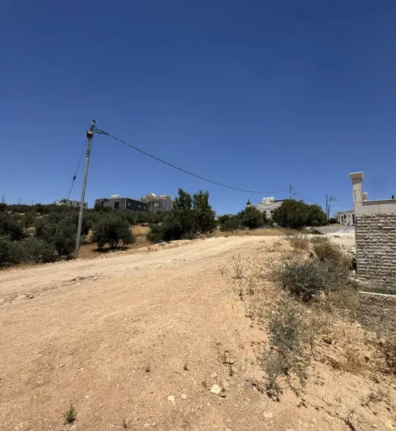 Next to villas in Shafa Badran: 700 m² Residential B plot with 30 m frontage