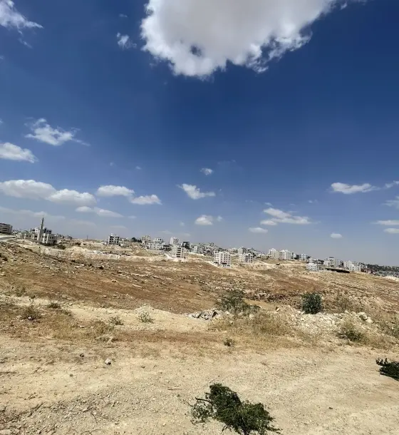 قرب شارع الأردن في حي المنصور بالجبيهة، أرض سكن ب 750 م²