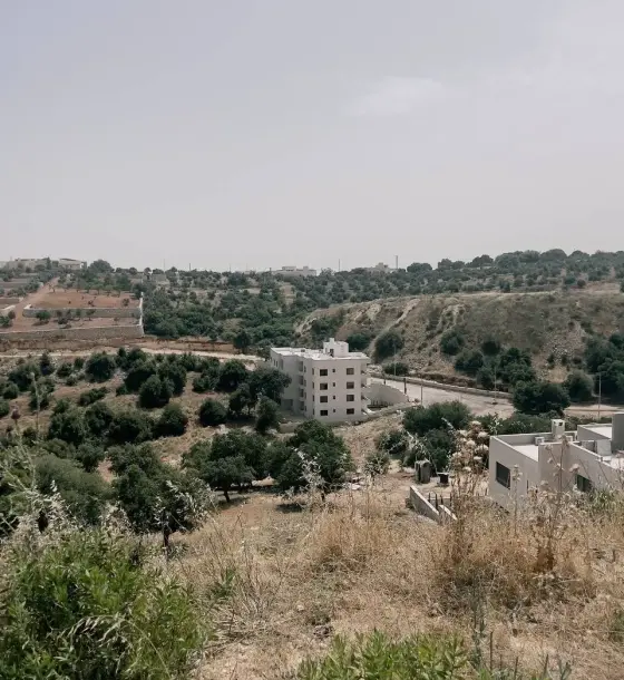 على قمة في أبو ركبة بدابوق، 5 دونمات بإطلالة 360 درجة تصلح لمجمع فلل