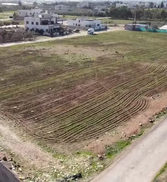 Villa area 5 minutes from Airport Road: 600 m² Residential C in Al Yadoodeh