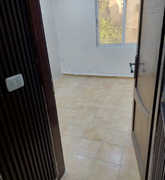 Vacant 51 m² two-room apartment for sale behind the Islamic Hospital, Irbid