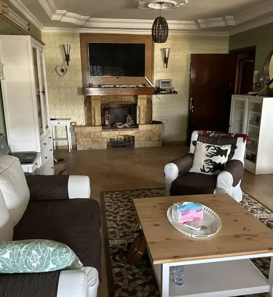 Deluxe furnished 4-bedroom 230 m² apartment for rent in Al Hay Al Janooby, Irbid