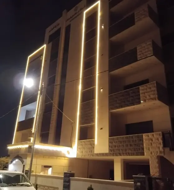 للإيجار في شارع أبو راشد بالحي الجنوبي شقة جديدة لم تُسكن 160 م² بثلاث غرف نوم