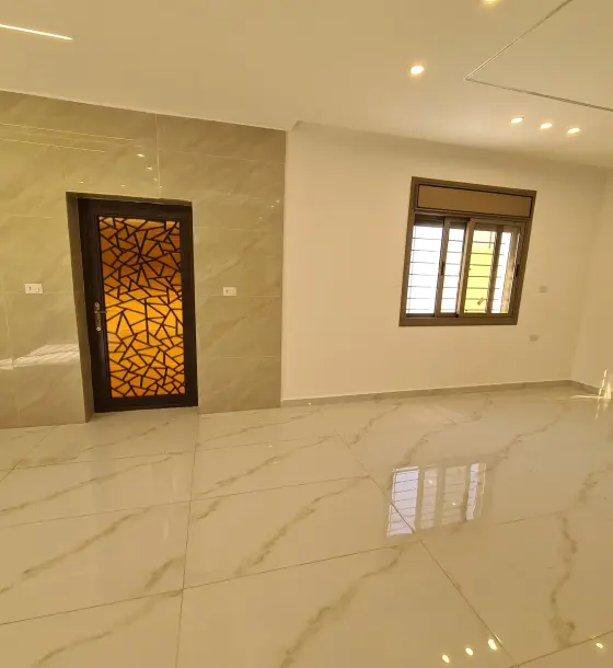 Al Batrawi, New Zarqa: new furnished ground floor with private garden and garage