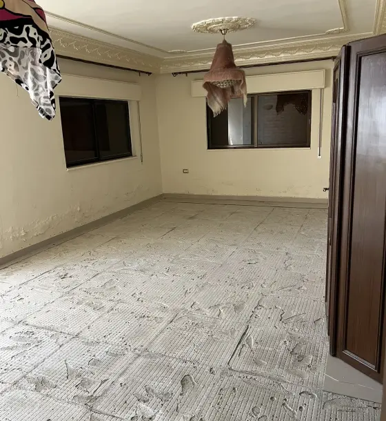 Al Batrawi, New Zarqa: 230 m² ground-floor flat with two entrances, garage and yard