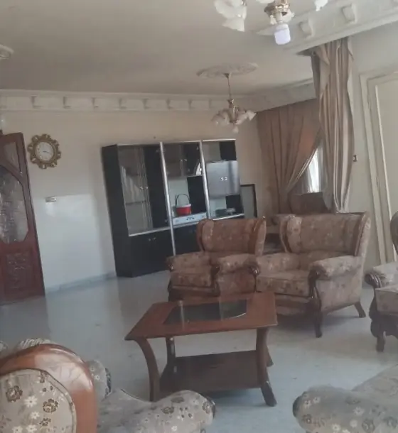 نصف مفروشة، شقة طابقية واسعة في جبل طارق بالزرقاء