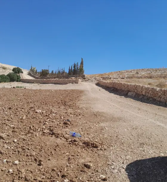 Among farms and chalets in Birayn, 5,800 m² plot with a view