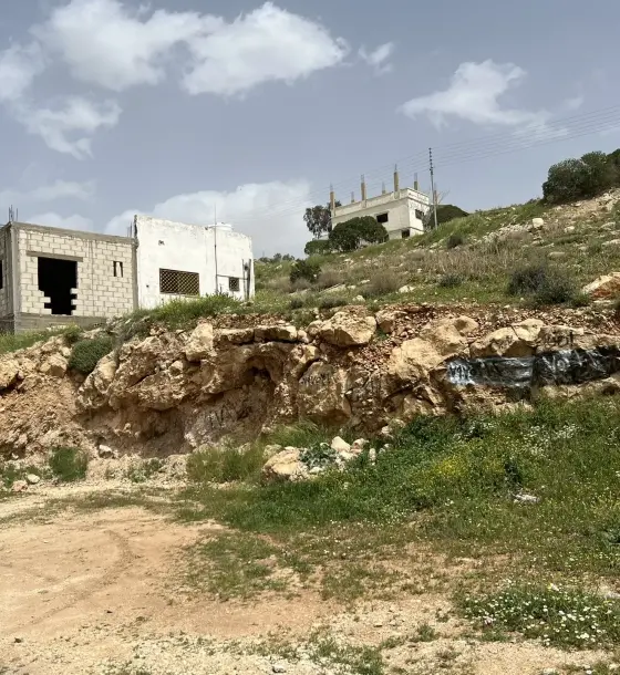 Right behind Birayn municipality: 842 m² residential plot on two streets, ready to build