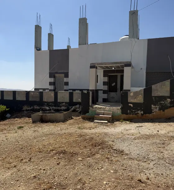 Unaybah, Jerash: 3.8-dunum olive farm with a 200 m² house and own title deed