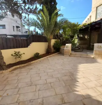 Four Bedrooms Apartment for rent in Abdoun #1714