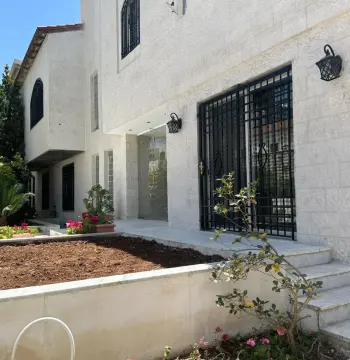 Semi furnished Villa for rent in Um Uthaina #334