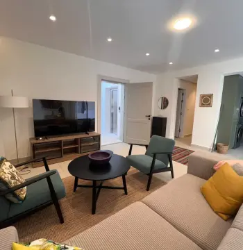 Modern Furnished 2-Bedroom Ground Floor Apartment #10516