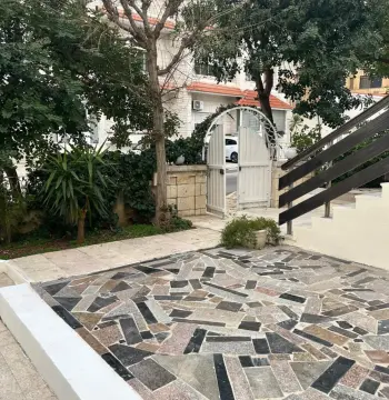 Three bedroom apartment for rent in Shmiesani #3920