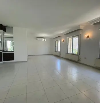 Unfurnished Apartment For Rent In Al Swefiyeh #3244