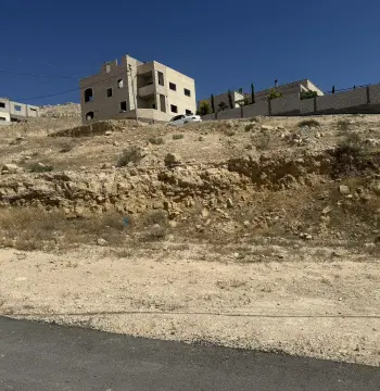 أرض للبيع في Al Sukhneh
