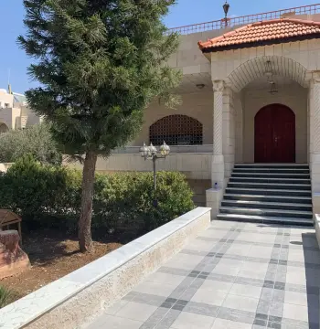 فيلا للإيجار في Al Hay Al Sharqy