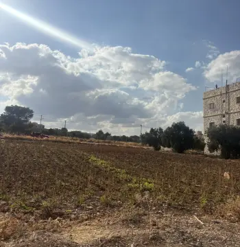 أرض للبيع في Al Husn