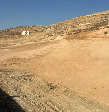 أرض للبيع في Al-Mastaba
