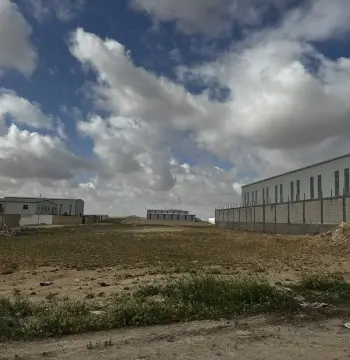 أرض للإيجار في الموقر