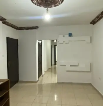 شقة للبيع في أخرى