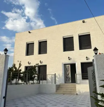 Villa for sale in Naour