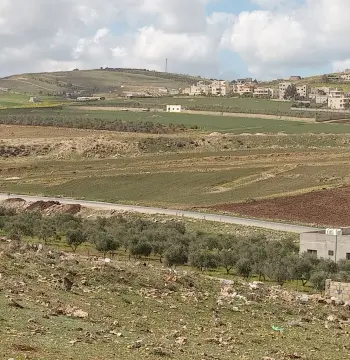 أرض للبيع في Al Husn