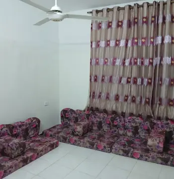 شقة للإيجار في Al Zawahra