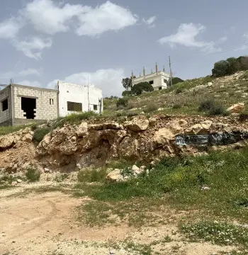 أرض للبيع في Birayn